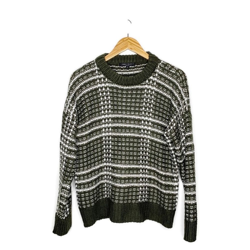 Romeo & Juliet Couture Green White Crew Sweater